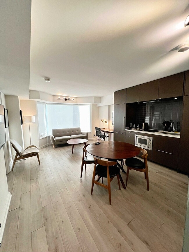 Building Photo - 55 Avenue Rd Unit SI ID1465889P