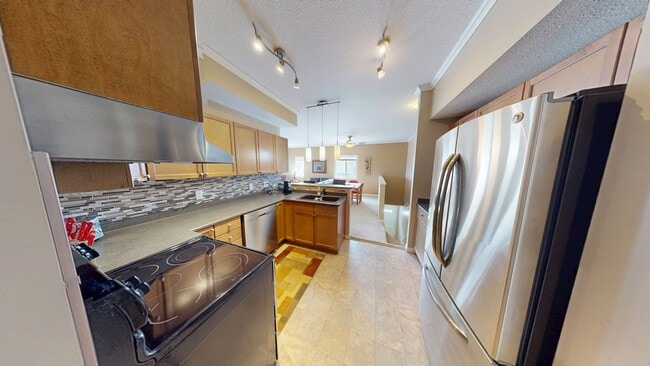 8640-8103 103 Ave