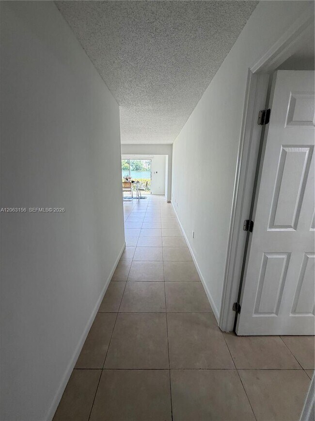 Photo - 873 NE 195th St Unidad 107