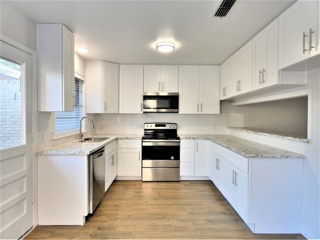 Photo - 604 Golfview Dr