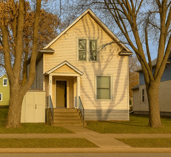 Building Photo - 2116 W Broadway Ave Unit 3