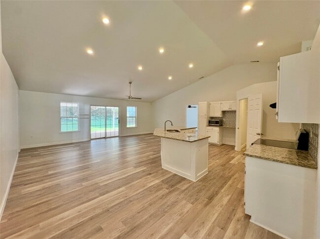 1101 Ravenswood Dr