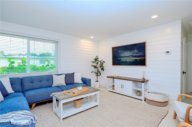 Photo - 757-101 101st Ave N