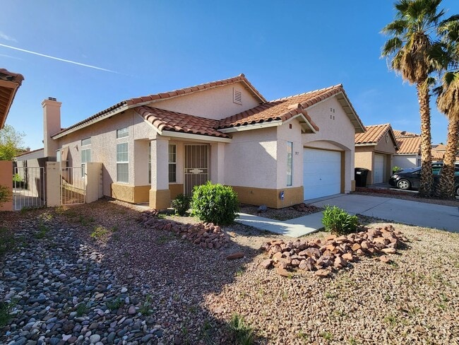 Building Photo - Cozy 3Bed/2Bath/2Car Residence located in North Las Vegas!