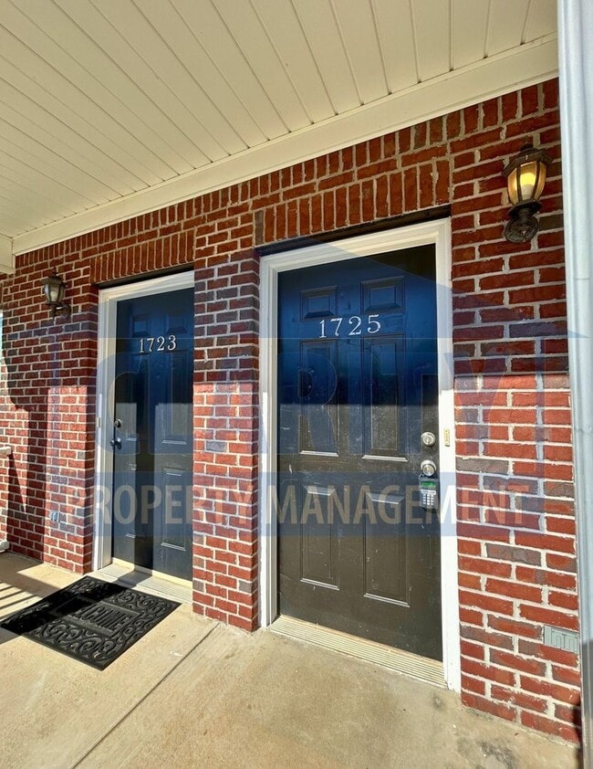 Photo - Two bedroom townhome in North Cleveland