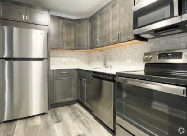 Building Photo - 2020 N Lincoln Park W Rental