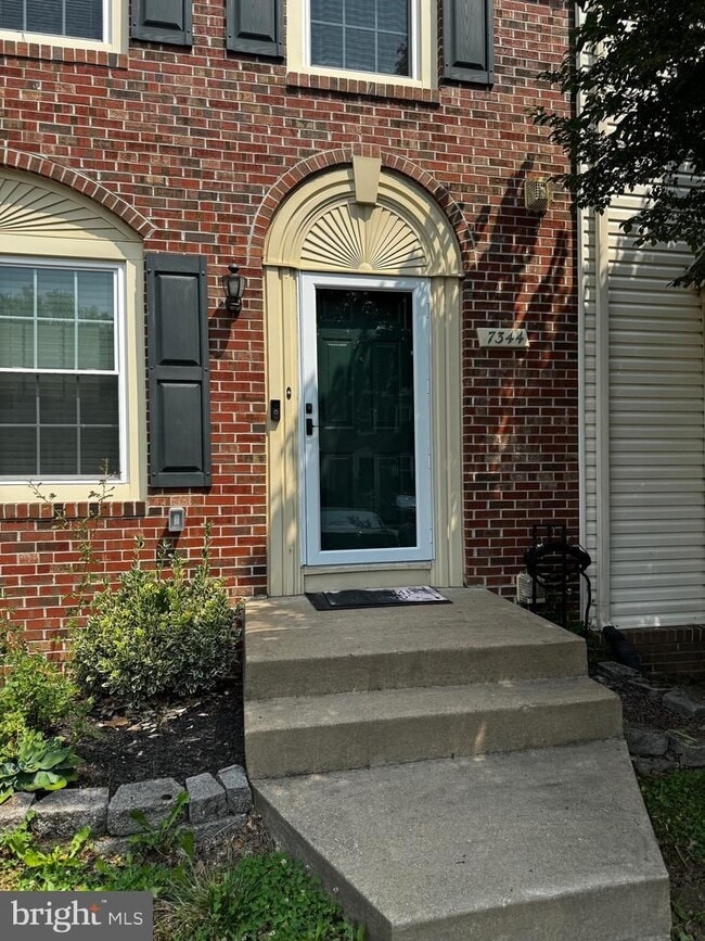 7344 Rhondda Dr