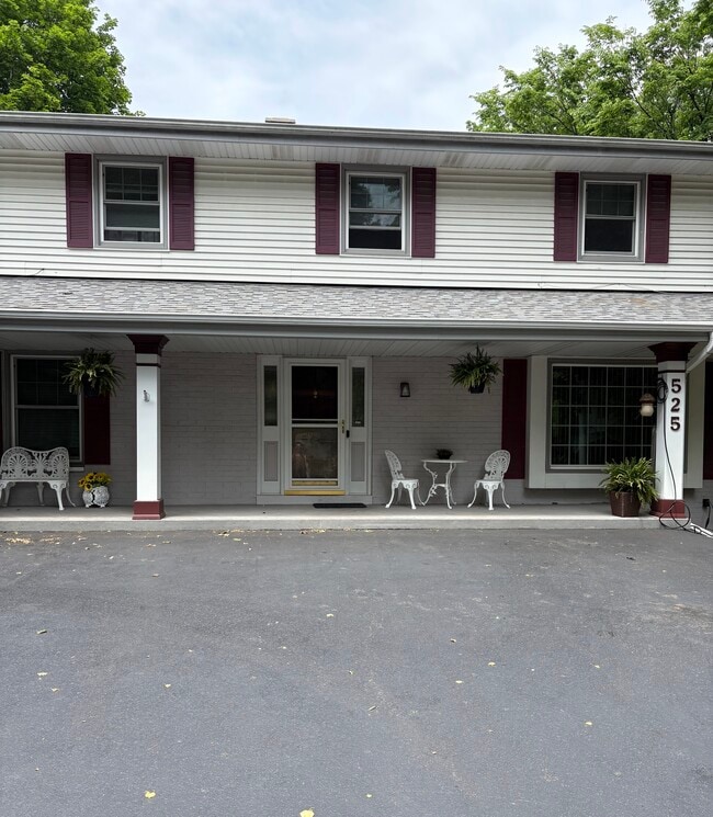 Photo - 525 Forest Ct Townhome
