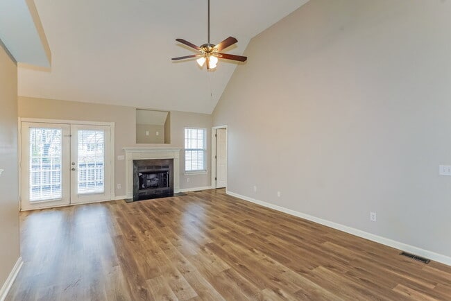 Photo - 511 Parrish Way