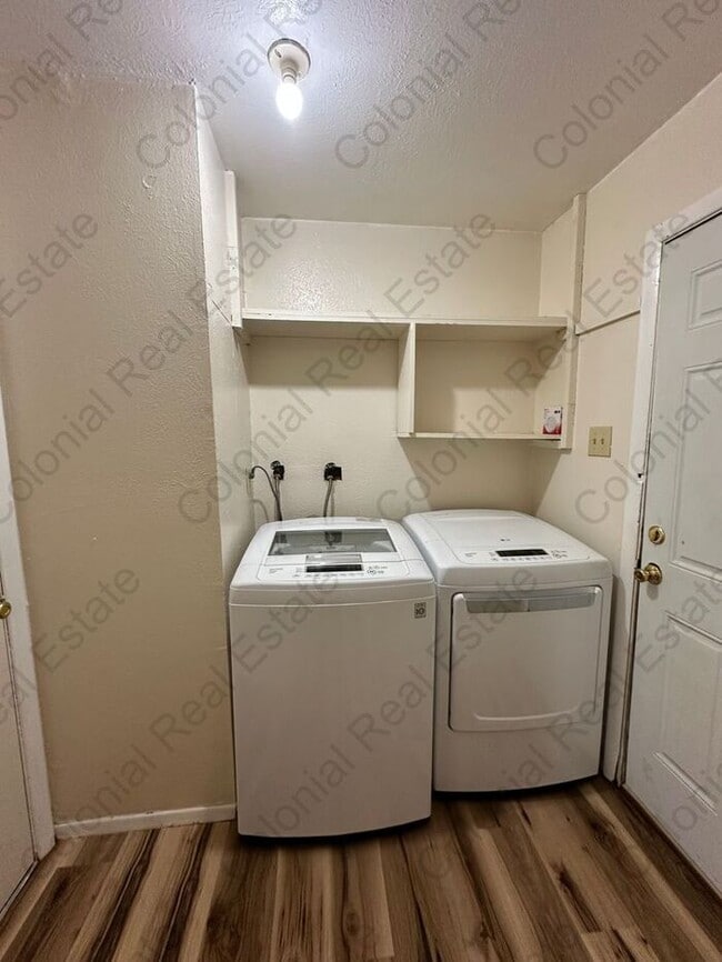 Photo - Cozy 3 bedroom 1.5 bathroom home.