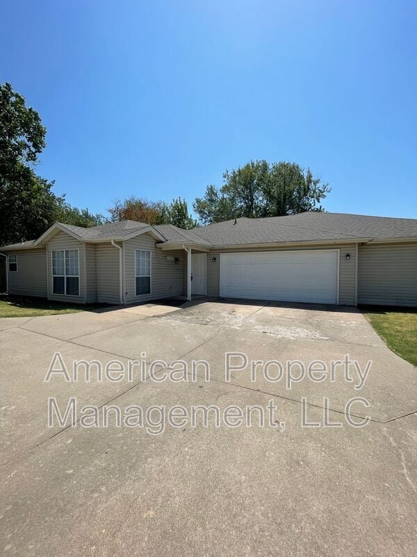 Building Photo - 12946 E 31st Ct