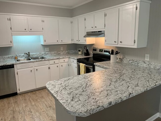 Bright kitchen with plenty of cabinet storage space and appliances - 113 Penny Ln
