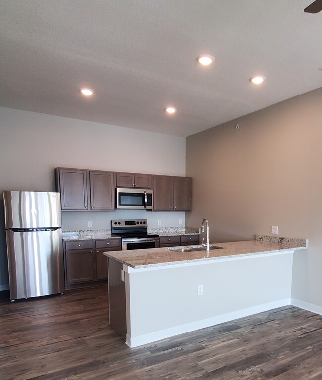 Kitchen - 802 Reed St Apartments