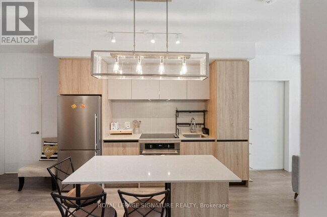 Photo - 8 Beverley Glen Blvd Unit 228