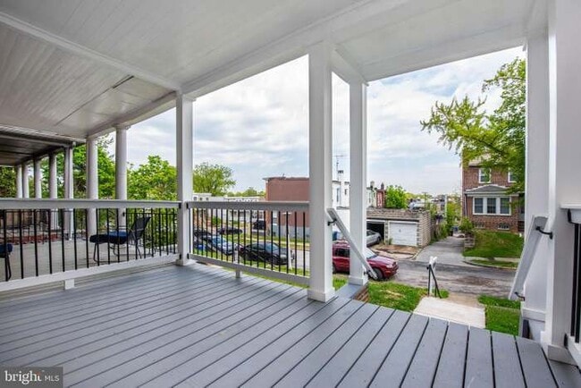 Front porch - 4662 Kernwood Ave