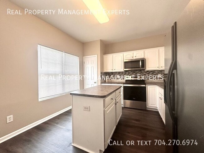 Photo - 10076 Treeside Ln