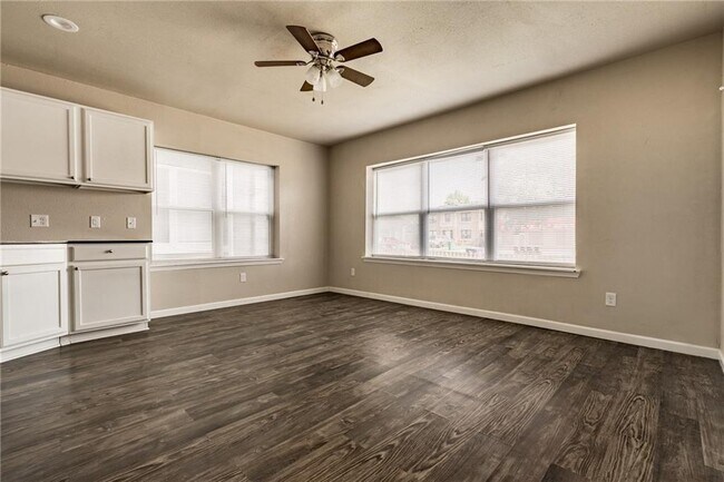 Photo - Penn Oak Apartments Unit A