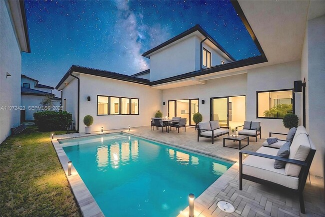 Building Photo - 5718 Ashwood Cir