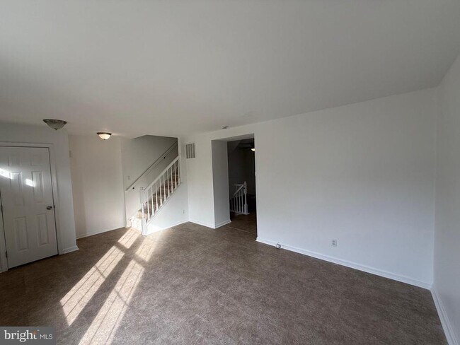 Photo - 3 Coachlight Dr