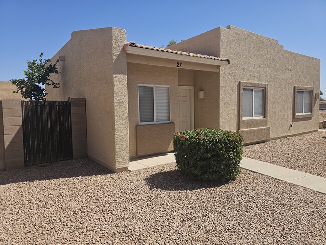 Building Photo - 2300 E Magma Rd