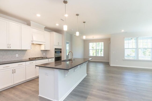 Photo - 411 Stoker St