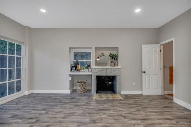 Photo - 1519-1519 N Carruth Ave Unidad Carruth Studio