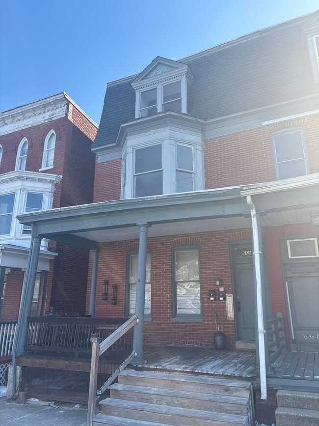 Building Photo - 3 Bedroom 1 Bath Large Rooms-York City SD