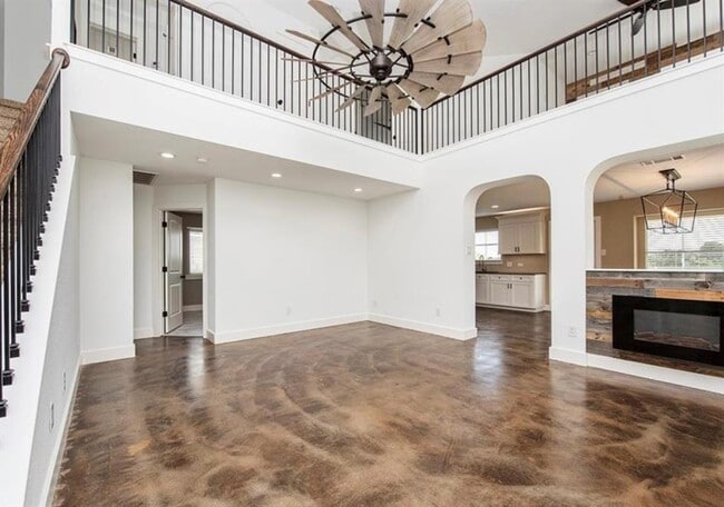 1202 Hensley Dr