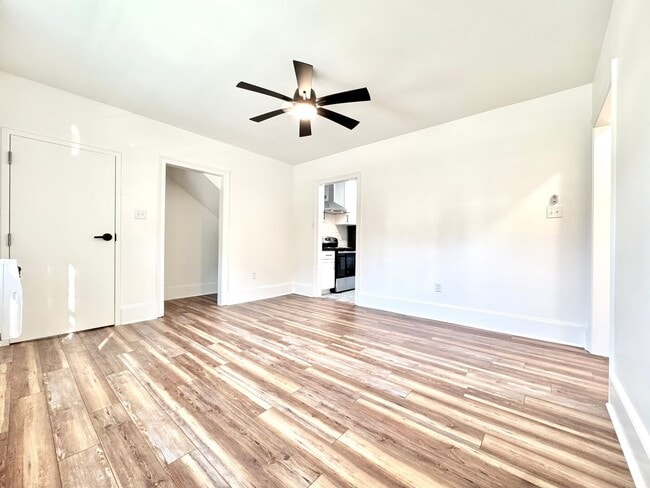 Photo - The Gladiola – Newly Renovated Luxury Livi...