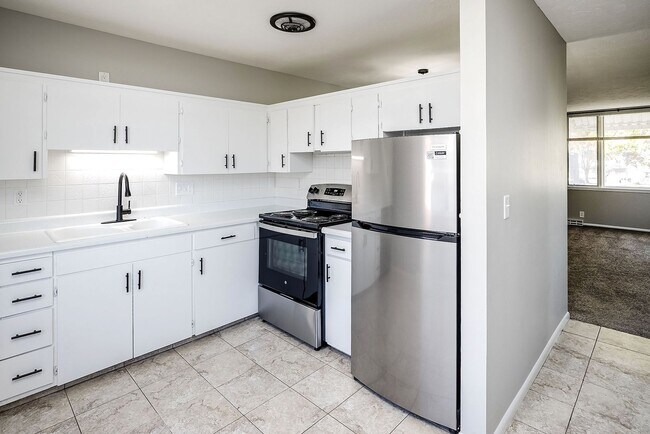 Photo - Spacious 3-Bedroom Apartment in Millard! Unidad 15