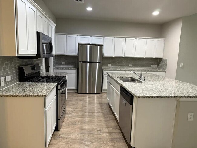 Photo - 2205 Bettylou Ln