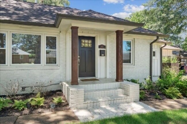 Photo - 847 S Mendenhall Rd