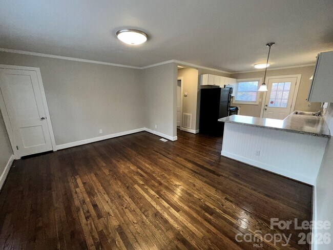 Photo - 148 S Smallwood Pl