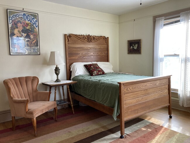 South Garden View - 109 S Johnson St Unit Furnished Sunny South