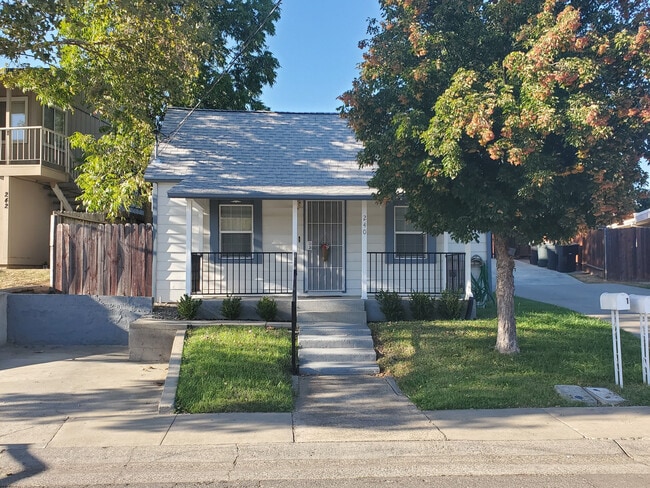 Central Roseville Bungalow 2 bedroom 1 Bat... - Central Roseville Bungalow 2 bedroom 1 Bat... House