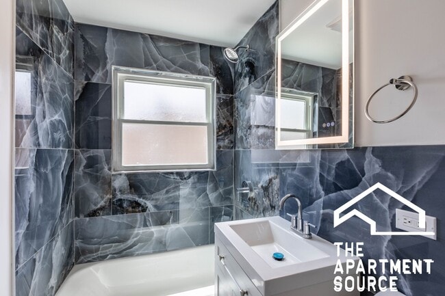 Photo - 4818 N Saint Louis Ave Unit 1