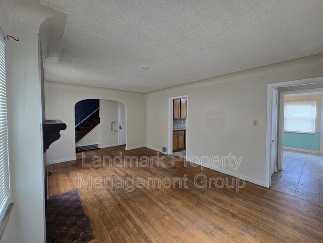 Photo - 15205 Maplewood Ave