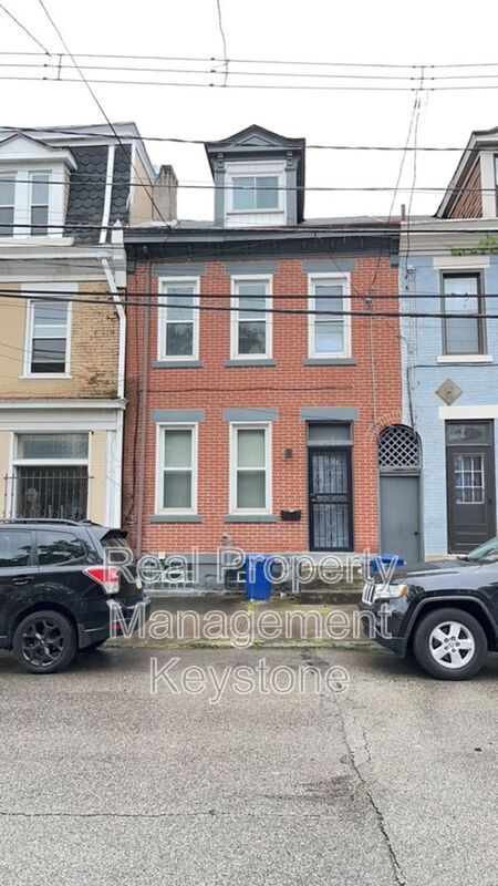 Photo - 2422 Jane St House