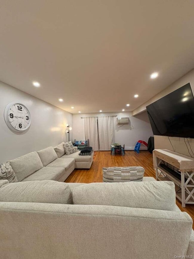 Building Photo - 4 Charles Ln Unit 2D