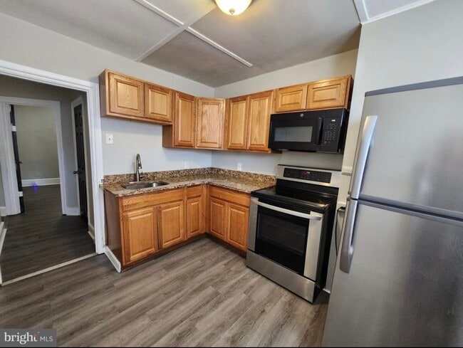 Photo - 408 W 30th St Unit Apt 2