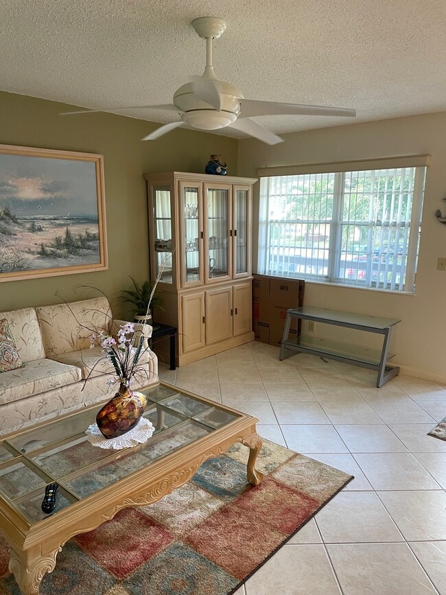 Photo - 63 Sheffield C Unidad C