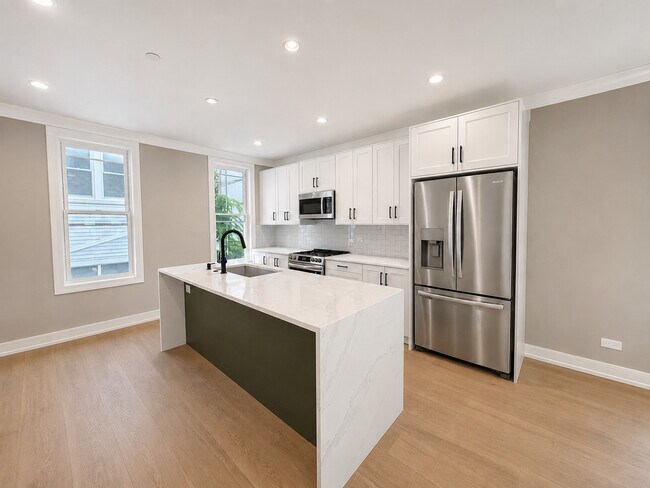 Photo - 1905 W Huron St