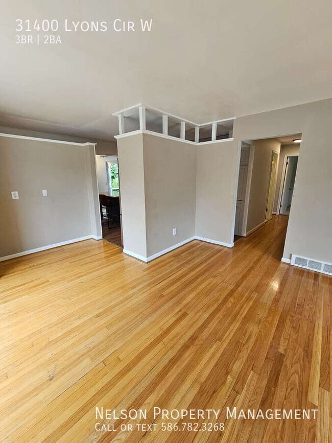Photo - 31400 Lyons Cir W