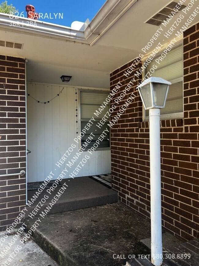 Photo - 826 Saralyn-