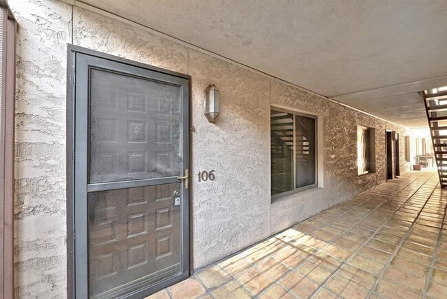 Building Photo - 505 W 7th St Unit 106