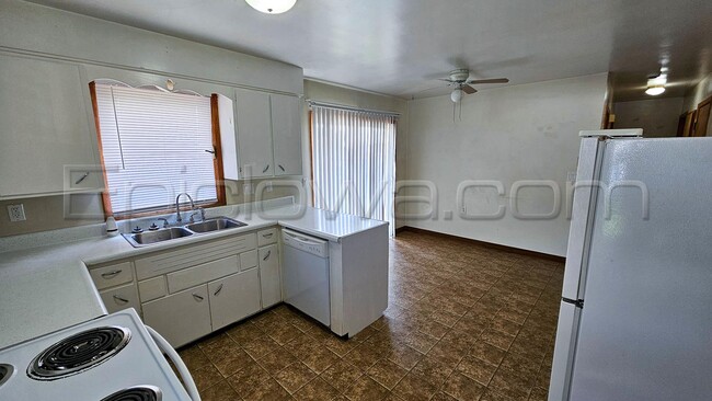 Photo - 167 Red Wing Rd SW