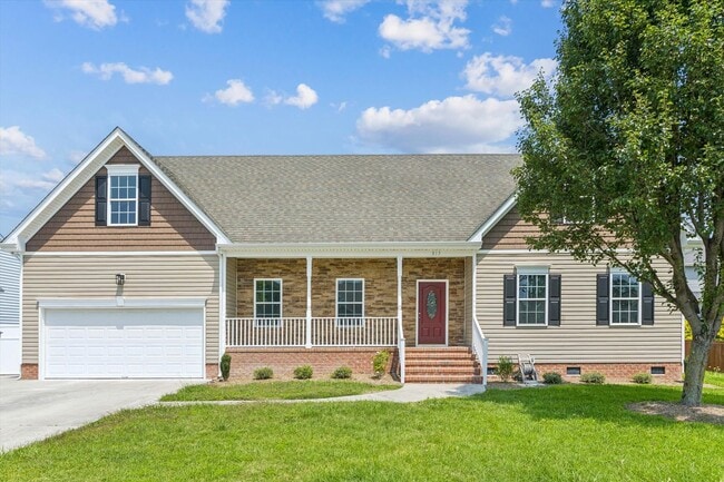 Building Photo - Renovated 5-bedroom 3.5-bathroom home loca...