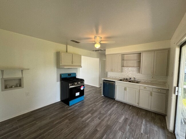 Photo - 1714 Oriole St