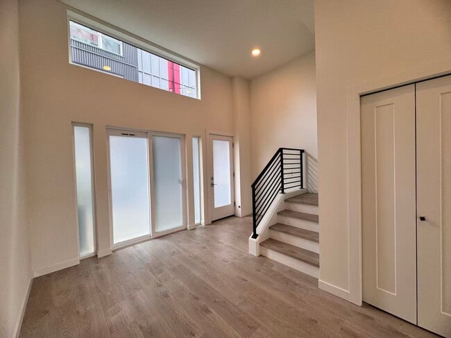 Photo - 11208 Pinehurst Way NE