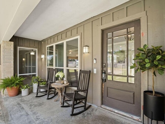 Photo - 111 Henderson St